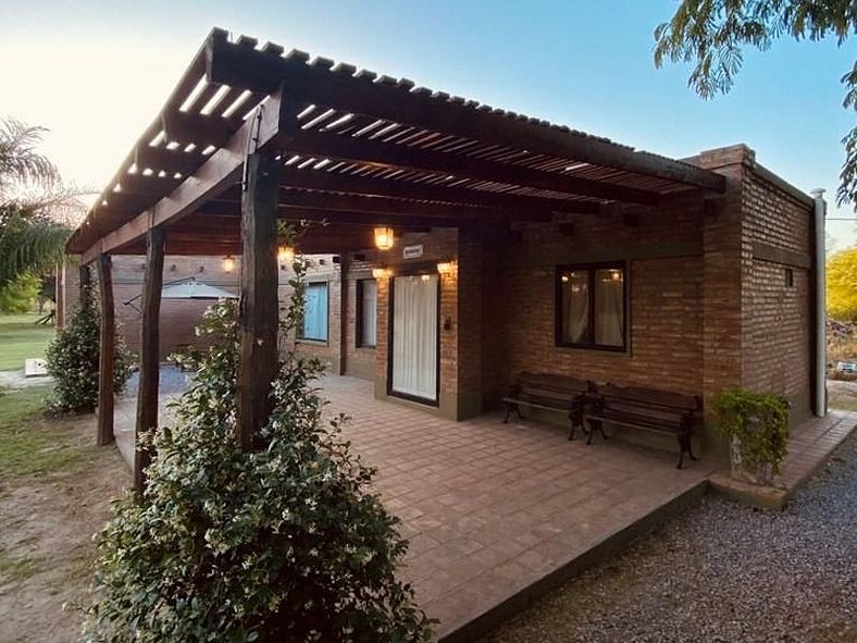 Casa Charmosa com Piscina em Estilo Rústico