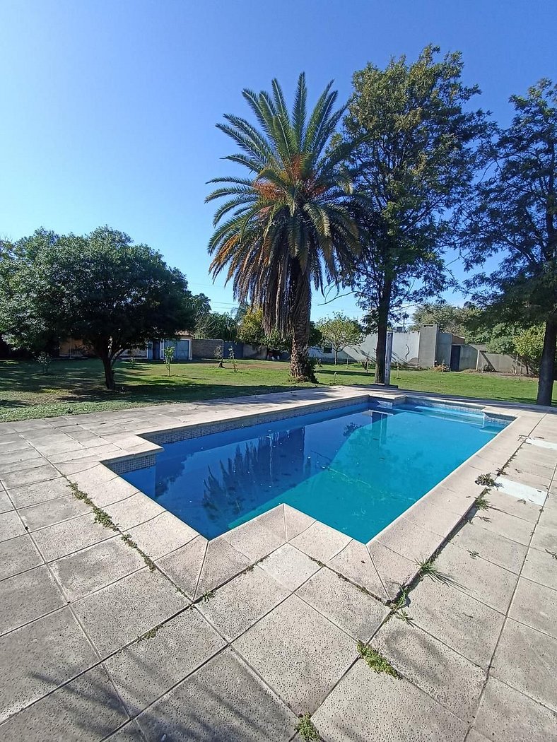 Casa de Fim de Semana com Piscina Privada e Conforto para 6