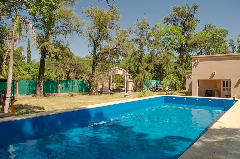 Casa de vacaciones con piscina y espacio recreativo