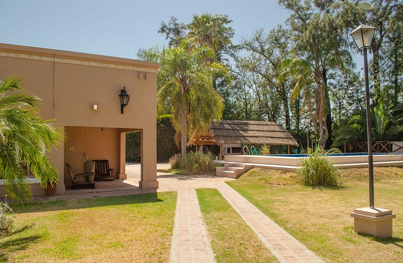 Casa de vacaciones con piscina y espacio recreativo