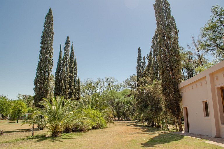 Casa Familiar con Jardín Amplio en Santiago - Sin Comisión