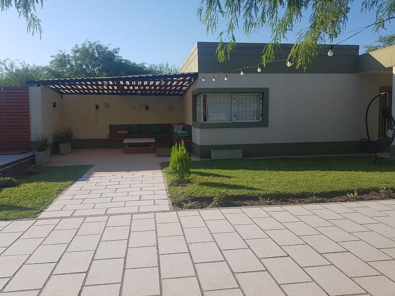 Moderna Casa de Vacaciones Con Piscina - Apta para eventos s