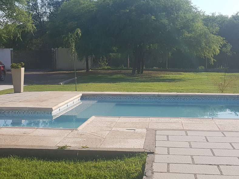 Moderna Casa de Vacaciones Con Piscina - Apta para eventos s