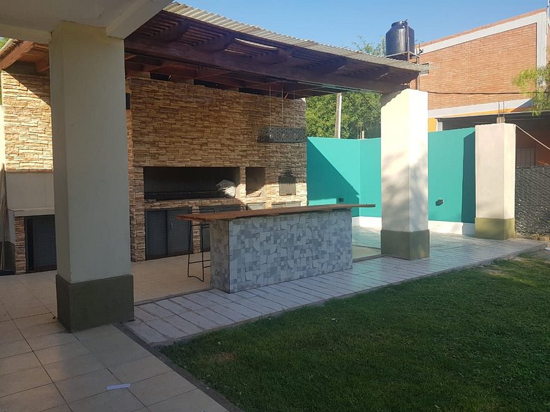 Moderna Casa de Vacaciones Con Piscina - Apta para eventos s